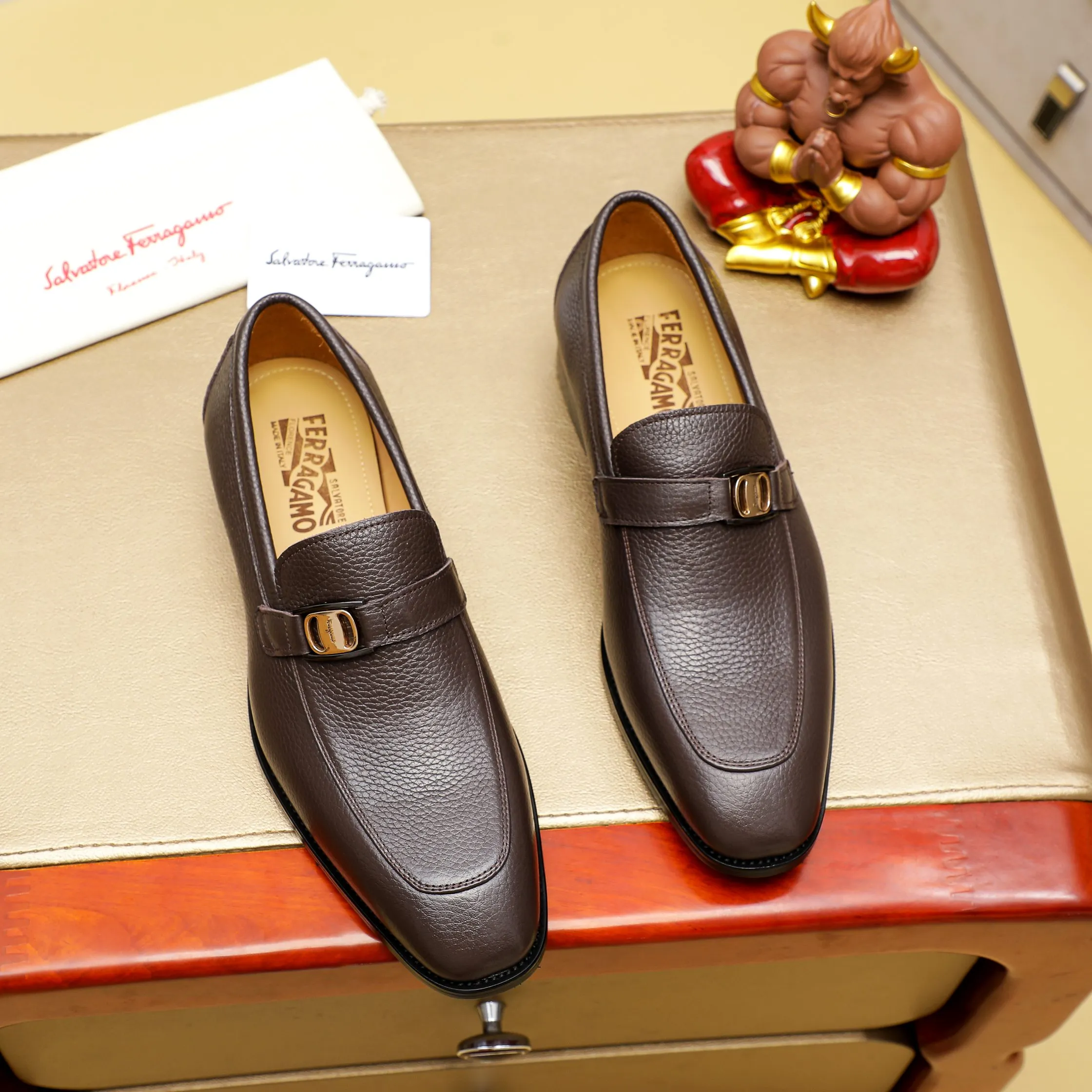 Men's shoes 💰460 🕷🕷🐂【Ferragamo】Ferragamo Popular fashion leather shoes🇨🇳Official website counter 1:1 production, original mold opening💯Good quality can be seen, imported high-end first-layer waxed calfskin, water-dyed🐂leather lining🌿very clear texture, high-quality waterproof, non-slip and wear-resistant outsole🎋high quality and low price, truly handmade🍓2 colors available! Code number 38-44……(45.46.Customized)